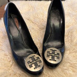 Tory Burch Black Patent Leather Classic Heels Size 9.5